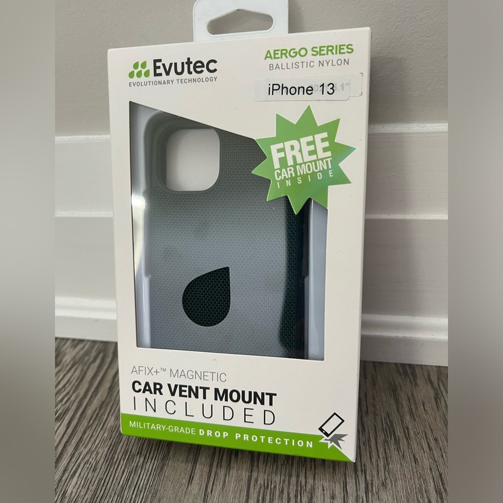 NWT iPhone 13 green phone case with car mount in box